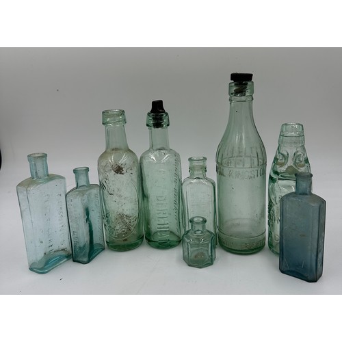 337 - Various glass bottles to include Robertson & Speight, Hull, W.Wheatley & Sons, Hull, Royal Kingston ... 