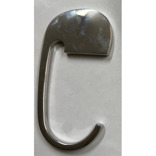 365 - A Georg Jensen Elephant handbag hanger in original presentation bag. 9cm h.