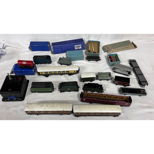 1111 - Various models of trains and carriages to include Hornby Dublo, Hornby Meccano, Triang, Hornby Dublo... 