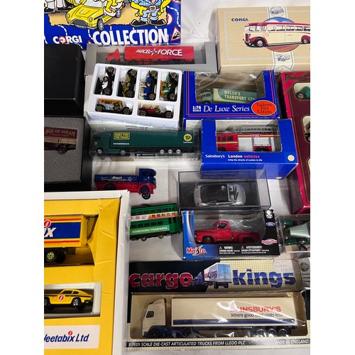 1116 - A quantity of diecast models to include: Lledo 1:43 scale limited edition diecast model vehicle set ... 