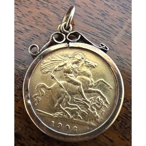 672 - A 1906 half sovereign mounted in 9 carat gold pendant mount. Total weight 4.9gm.