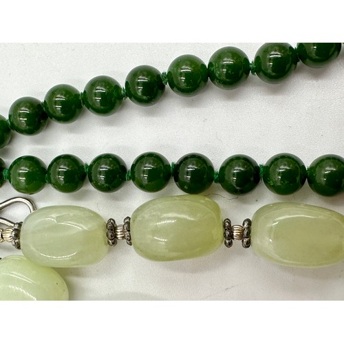 360 - A light green jade necklace and matching bracelet with silver beads and fastening, 42cm l and 22cm l... 