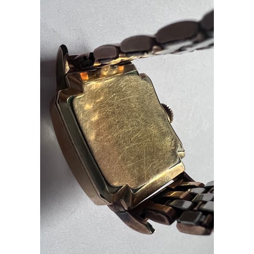 552 - A 14ct gold filled cased Lord Elgin wristwatch on expanding gold plated strap. Case 26mm. Stamped to... 