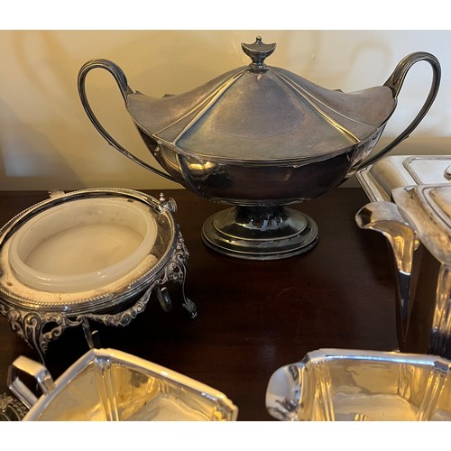 636 - A quantity of good quality silver plated items to include muffin dish, tureen, tea service, entrée d... 