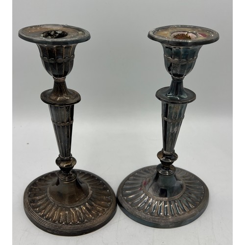 698 - A pair of weighted silver candlesticks, Sheffield 1969, maker Walker and Hall. 22cm h. Total weight ... 