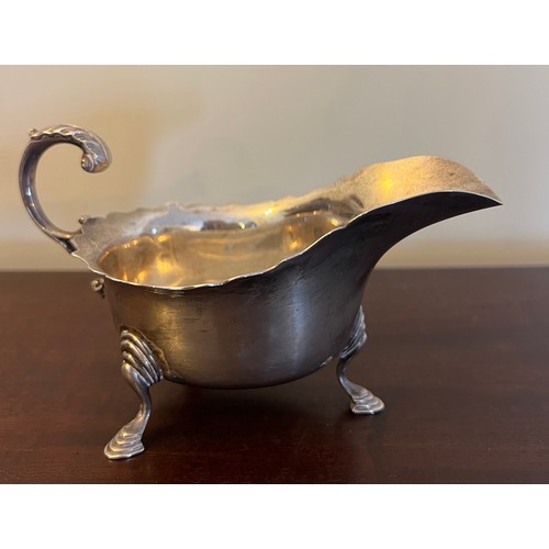 700 - Silver sauce boat, Birmingham 1959, maker J.B. Chatterley & Sons. 166gm.