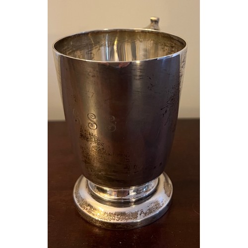 683 - A hallmarked silver mug, Birmingham 1964, weight 137gm. Height 8.5cm.