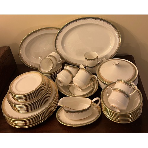 221 - A quantity of royal Albert Paragon Kensington pattern dinner and tea service. 8 dinner plates, 8 des... 