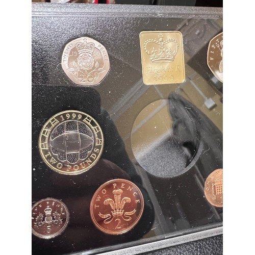 574 - The Royal Mint - a United Kingdom Brilliant Uncirculated Coin Collection, Emblems of Britain 2008, i... 