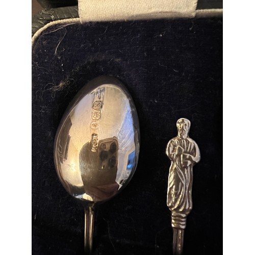 718 - A set of six boxed silver teaspoons Sheffield 1946, maker Robert’s & Belk Ltd together with a boxed ... 