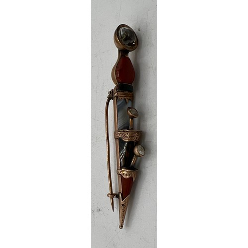 462 - A Scottish dirk style brooch set with cornelian, jasper, bloodstone, blue banded agate and foiled ci... 