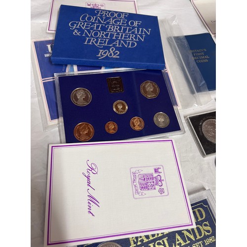 573 - A quantity of Great Britain coinage to include 1982 Proof Collection, 1983 Proof Collection, 1984 Pr... 