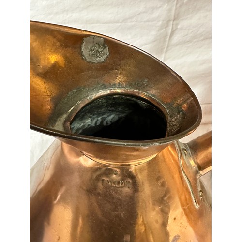 909 - A collection of three large antique copper jugs: 4 gallon, 2 gallon and half gallon approx. 43cm h.