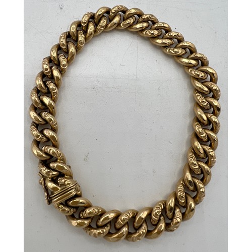 460 - A 9 carat gold chain bracelet, weight 11.2gm. Length 18cm. Etched decoration to alternate links.