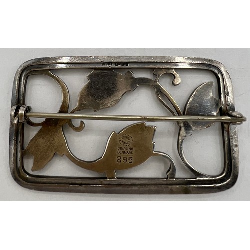 464 - A Georg Jensen sterling silver brooch 5.5 cm x 3 cm. No. 295