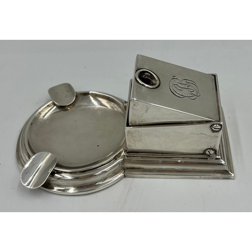 727 - A hallmarked silver table cigar cutter and ashtray. Birmingham 1908, maker’s marks rubbed. Weight 11... 