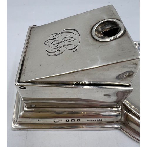 727 - A hallmarked silver table cigar cutter and ashtray. Birmingham 1908, maker’s marks rubbed. Weight 11... 