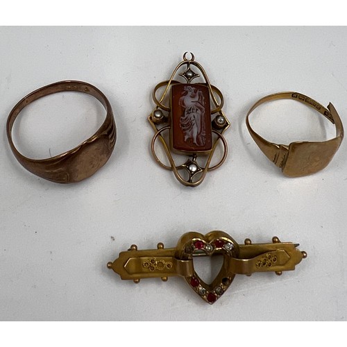 484 - Nine carat gold jewellery to include two rings, a brooch and a cameo set pendant. Total weight 12.65... 