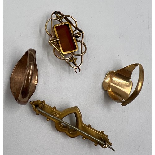 484 - Nine carat gold jewellery to include two rings, a brooch and a cameo set pendant. Total weight 12.65... 