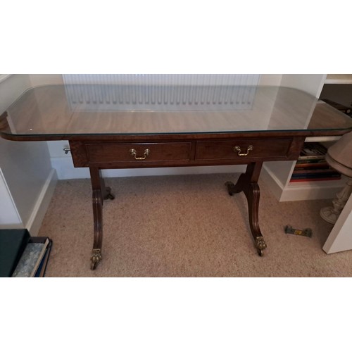 105 - A mahogany sofa table with two drawers to the front and drop leaves to each end. 66cm h x 127cm w  (... 