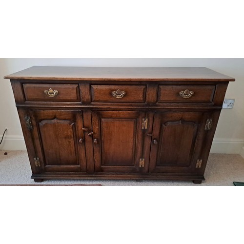 106 - A good quality oak dresser base, three drawers over three cupboards. 84cm h x 139cm w x 45cm d.