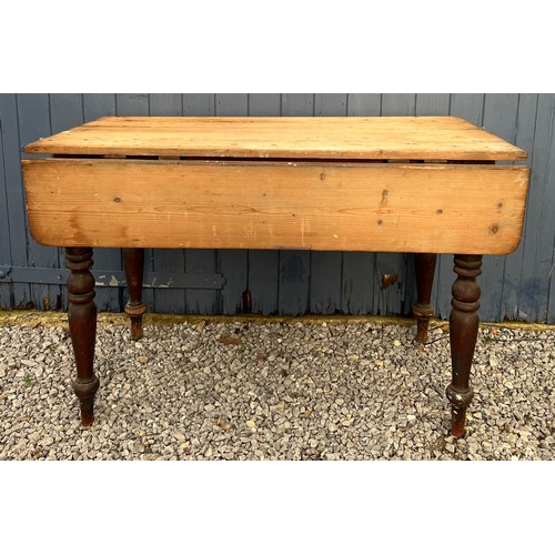 100 - A 19thC pine drop leaf table with drawers to each end. 119cm l x 66cm w with leaves down, 78cm h. 10... 