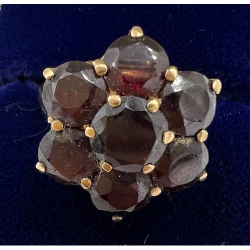 478 - A 9 carat gold cluster ring set with dark red stones. Size N. Weight 4.2gm.