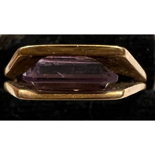 480 - A 9 carat gold ring set with amethyst, size L, weight 2.7gm.