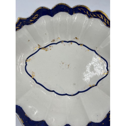 247 - A Worcester porcelain dessert dish of the Flight Period (1783-92) Hand painted underglaze blue with ... 