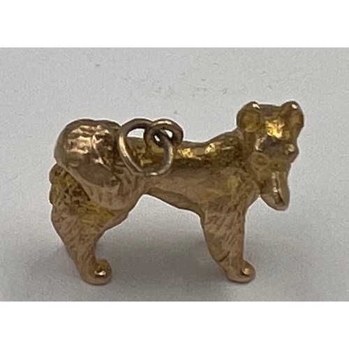 490 - A 9 carat dog charm on a 9 carat gold suspension ring. Weight 7.3gm.