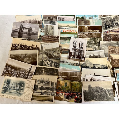 748 - A large collection of Edwardian to 1950's London postcards to include Landmarks, Churches, Bridges, ... 