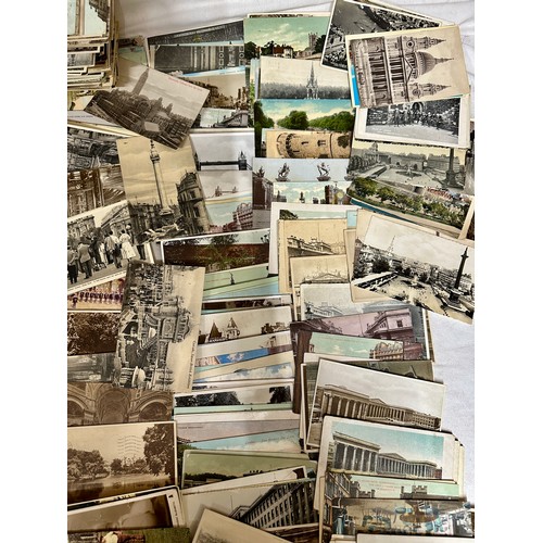 748 - A large collection of Edwardian to 1950's London postcards to include Landmarks, Churches, Bridges, ... 