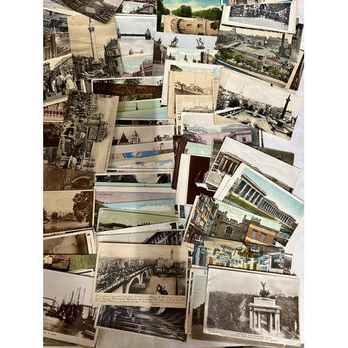 748 - A large collection of Edwardian to 1950's London postcards to include Landmarks, Churches, Bridges, ... 