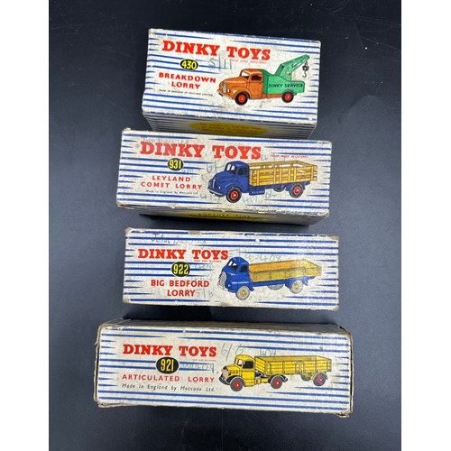 860 - Boxed Dinky toys to include 921 Articulated Lorry, 922 Big Bedford Lorry, 430 Breakdown Lorry and 93... 