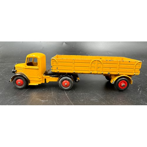 860 - Boxed Dinky toys to include 921 Articulated Lorry, 922 Big Bedford Lorry, 430 Breakdown Lorry and 93... 