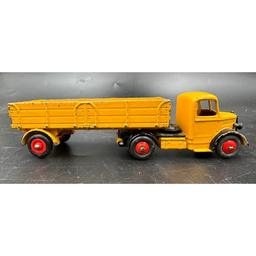 860 - Boxed Dinky toys to include 921 Articulated Lorry, 922 Big Bedford Lorry, 430 Breakdown Lorry and 93... 