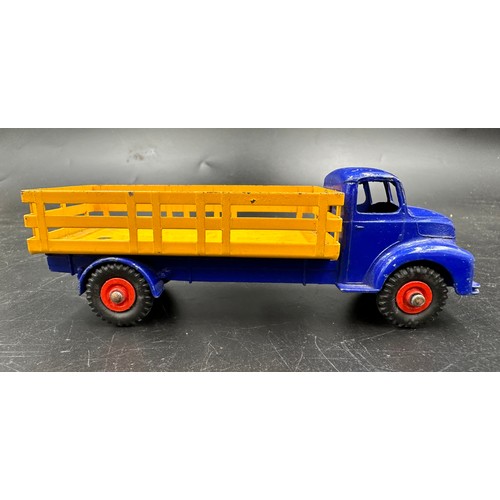 860 - Boxed Dinky toys to include 921 Articulated Lorry, 922 Big Bedford Lorry, 430 Breakdown Lorry and 93... 