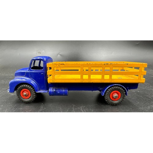 860 - Boxed Dinky toys to include 921 Articulated Lorry, 922 Big Bedford Lorry, 430 Breakdown Lorry and 93... 