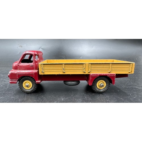 860 - Boxed Dinky toys to include 921 Articulated Lorry, 922 Big Bedford Lorry, 430 Breakdown Lorry and 93... 