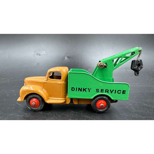 860 - Boxed Dinky toys to include 921 Articulated Lorry, 922 Big Bedford Lorry, 430 Breakdown Lorry and 93... 