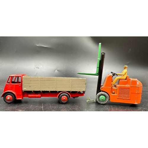 861 - Boxed Dinky toys to include 982 Pullmore Car Transporter, 14c 401 Coventry Climax Fork Lift Truck an... 