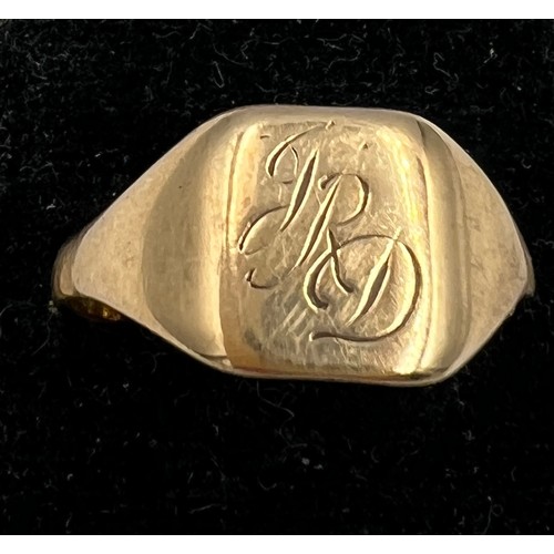 493 - A 9 carat gold signet ring. Weight 2.4gm.