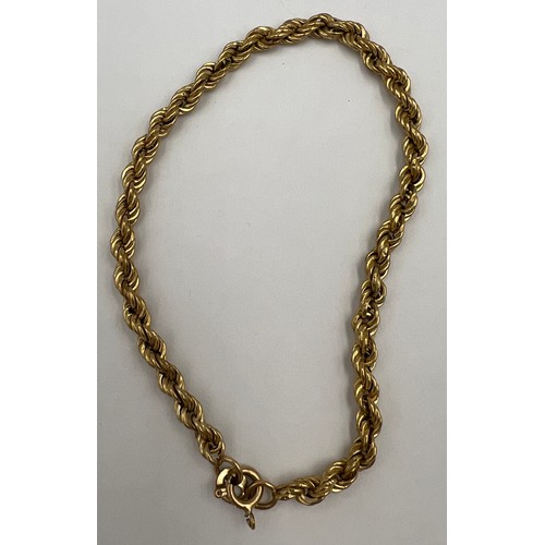 494 - A 9 carat gold twist chain bracelet. Weight 2gm. Size 18cm.