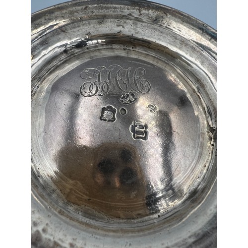 731 - A George II silver tankard, London 1747, makers marks rubbed. 12cm h. Weight 373gm.