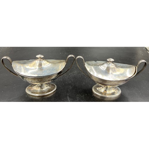 736 - A pair of Georgian lidded sauce tureens.  Total weight 700gm. Sheffield 1792, maker Nathaniel Smith ... 