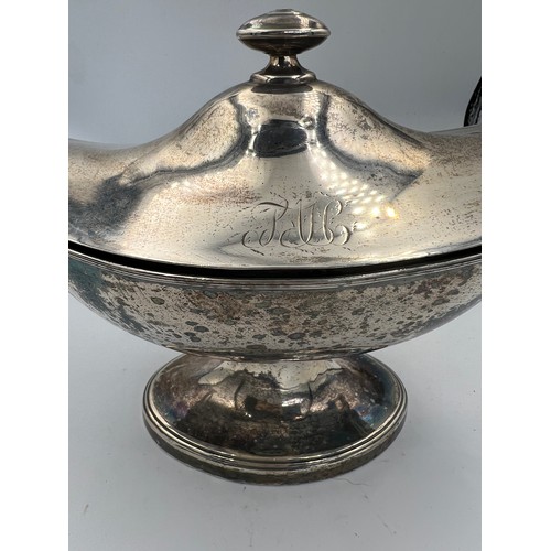 736 - A pair of Georgian lidded sauce tureens.  Total weight 700gm. Sheffield 1792, maker Nathaniel Smith ... 