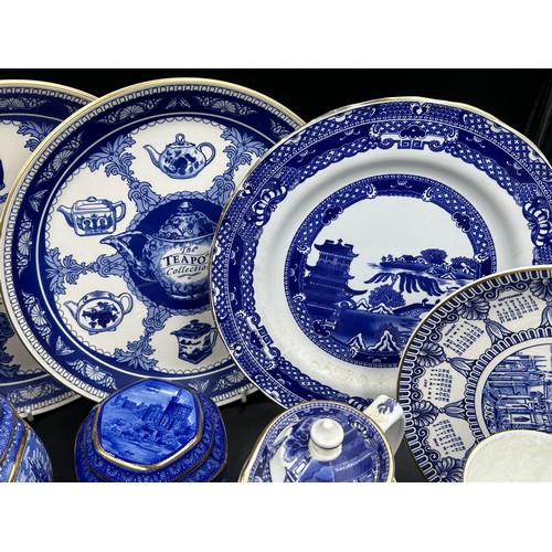 267 - A collection of Rington's Tea ceramics to include 5 plates largest 27cm d, 2 teapots largest approx ... 