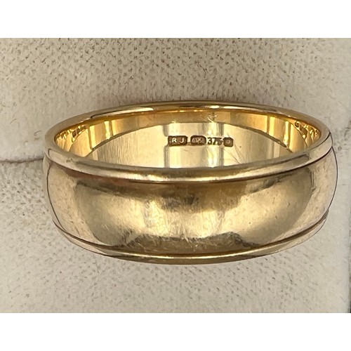 507 - A 9 carat gold wedding band Size X, weight 6.7gm.