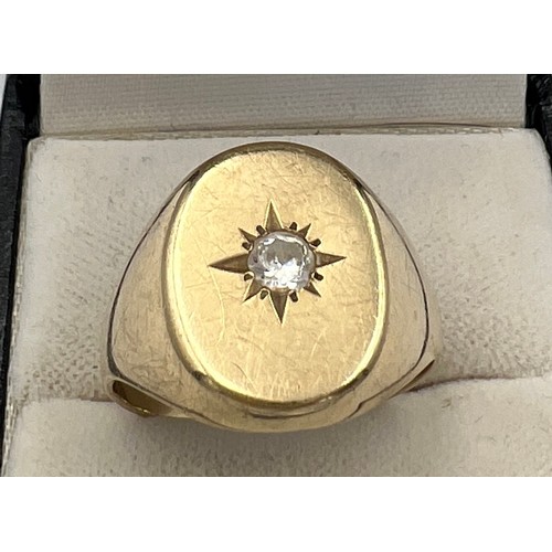 508 - A 9 carat gold ring set with clear stone. Size V/W. Weight 4.8gm.