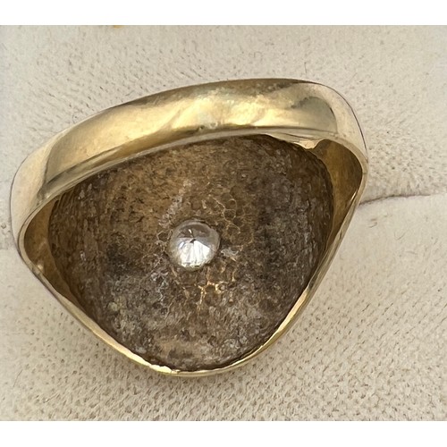 508 - A 9 carat gold ring set with clear stone. Size V/W. Weight 4.8gm.